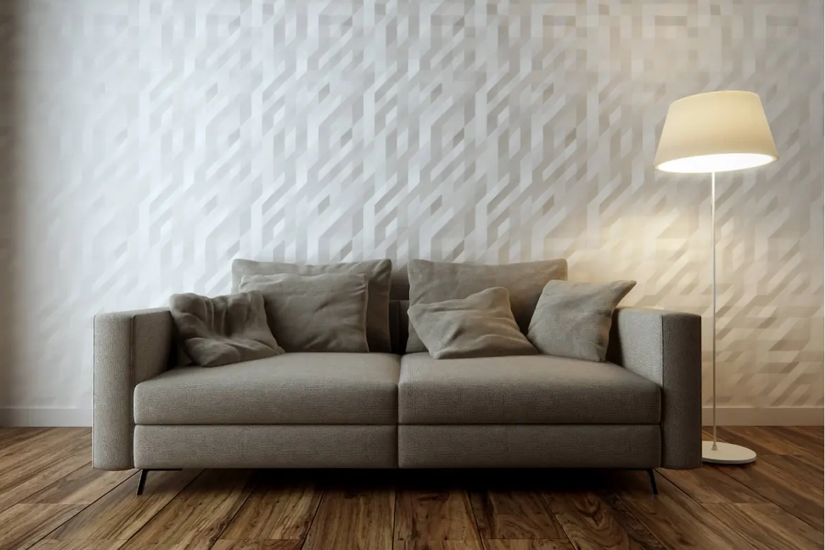 Beige bank tegen een 3D-wand met in elkaar grijpende hoekige vlakken