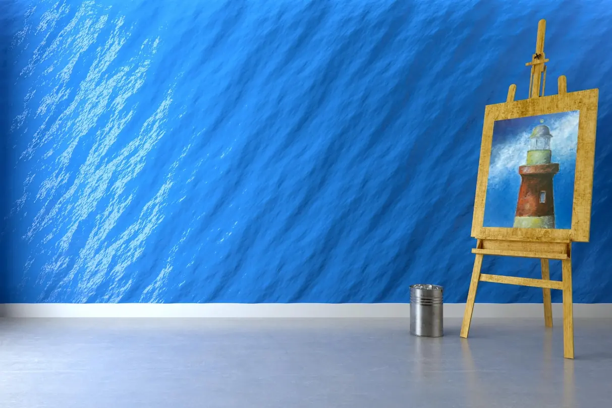 Atelier met een blauw geschilderde 3D-wand met schuine golfbanen en een schildersezel